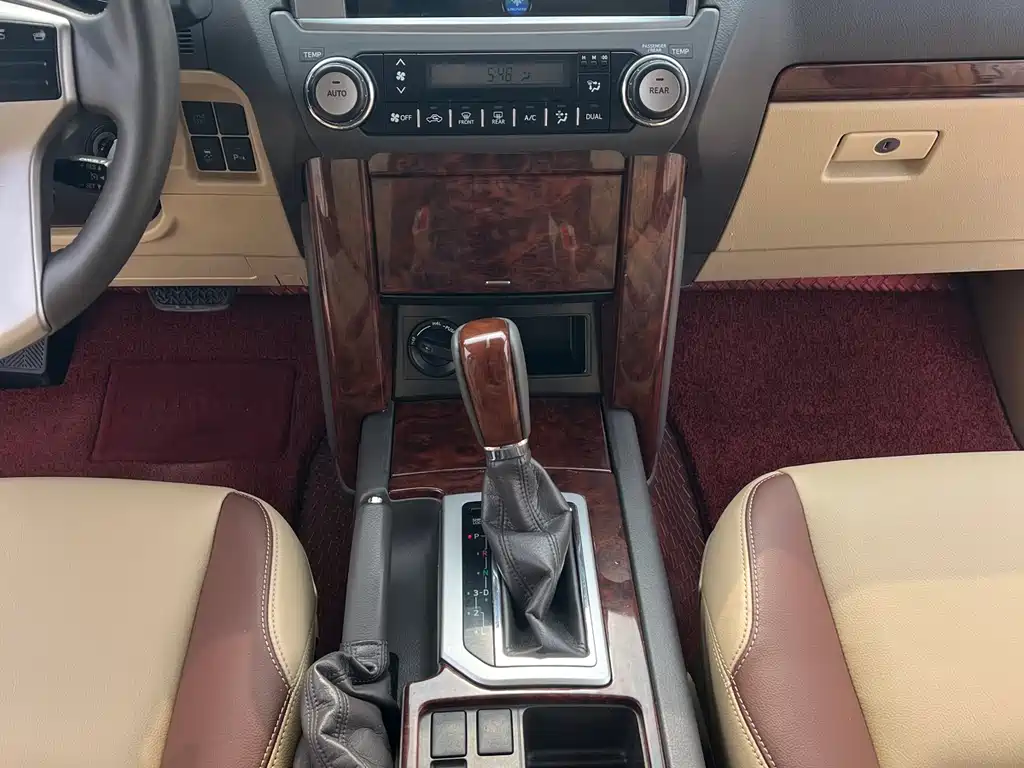 Toyota Land Cruiser Prado 2014 2.7L AT Luxury