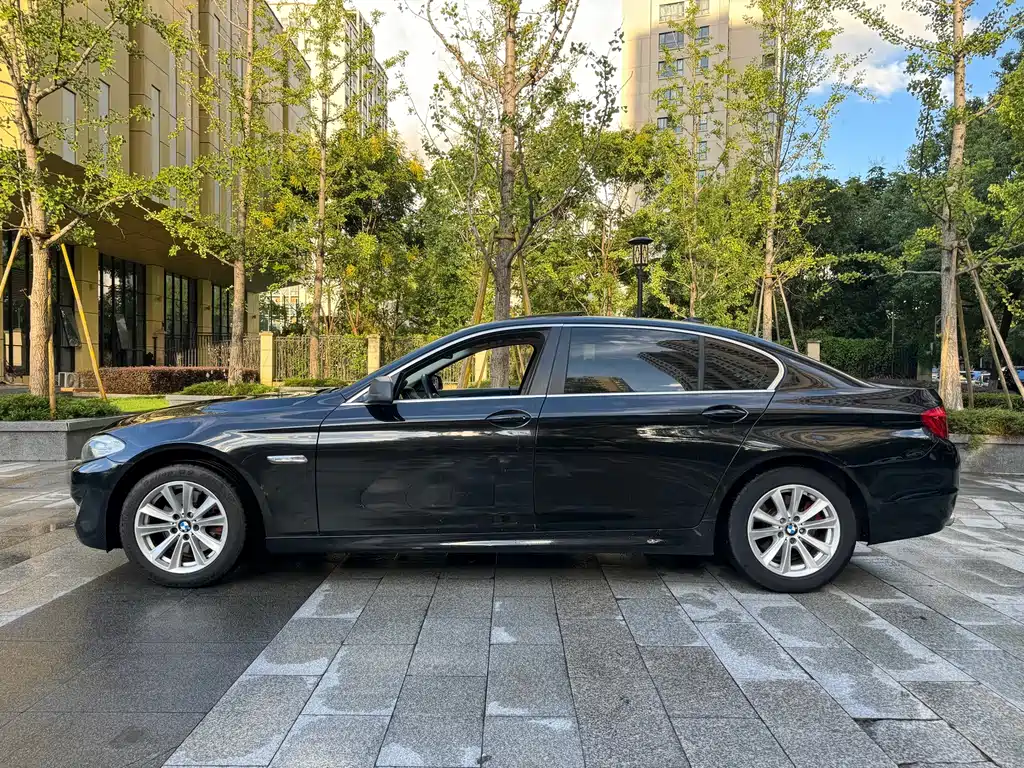 BMW 5 Series — миниатюра 6