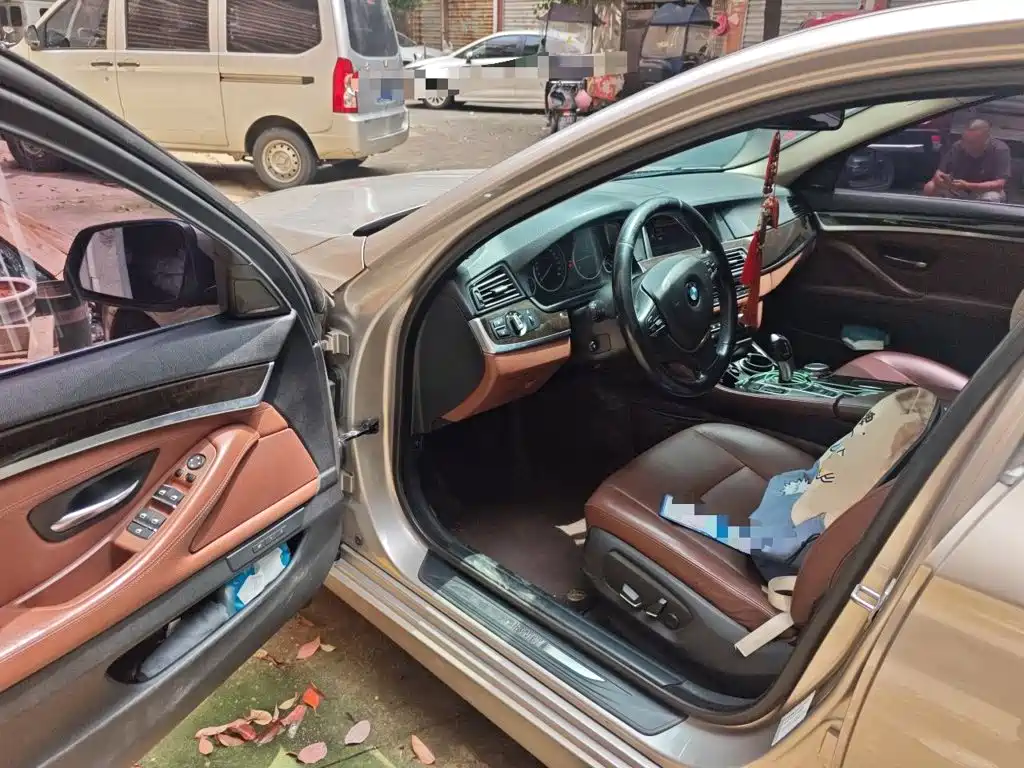 BMW 5 Series — миниатюра 12