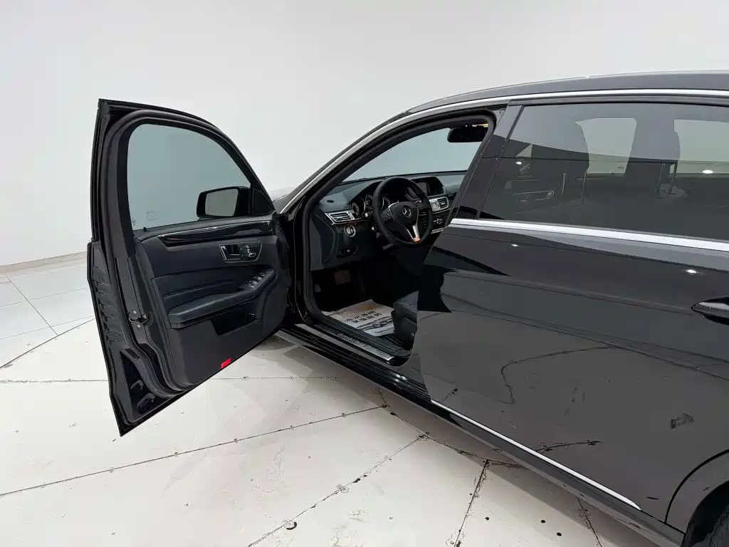 Mercedes-Benz E-Class — миниатюра 17