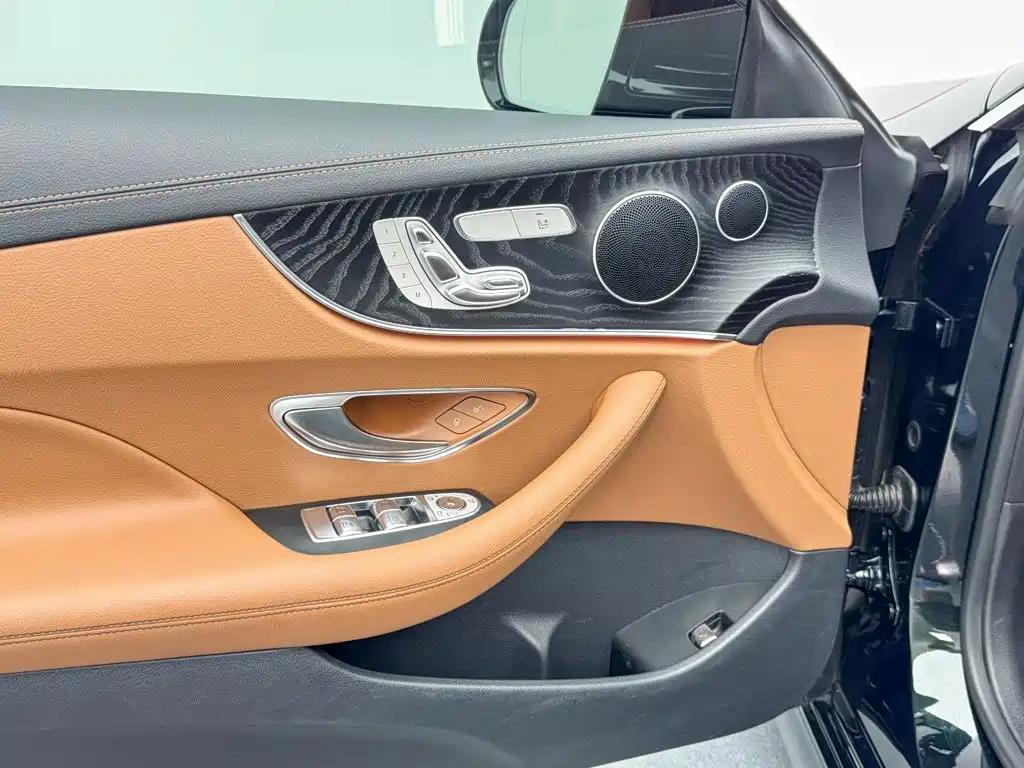 Mercedes-Benz E-Class (Import) — миниатюра 13