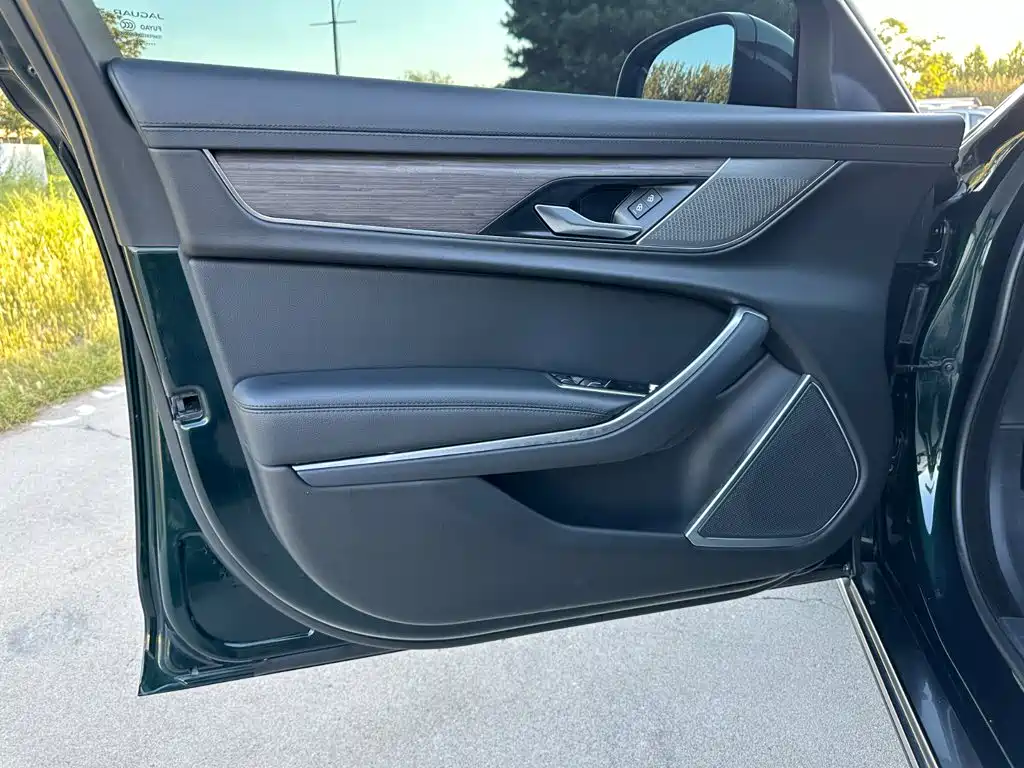 Jaguar XFL — миниатюра 13
