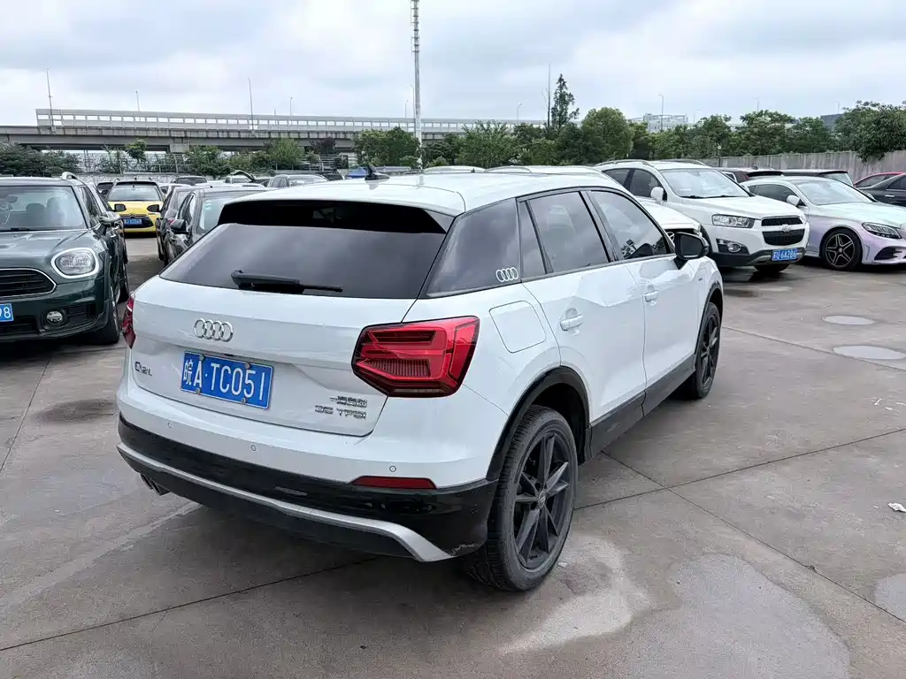 Audi Q2L 2021 35 TFSI Fashion