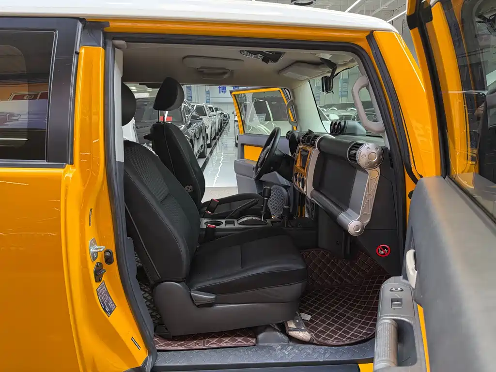 Toyota FJ Cruiser — миниатюра 13