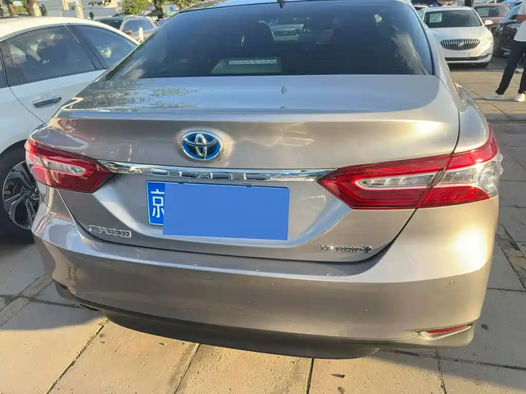 Toyota Camry — миниатюра 5