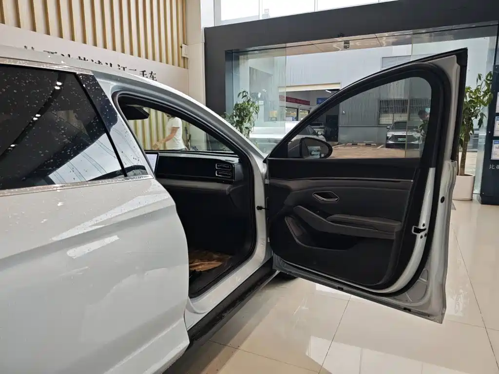 BYD Qin L — миниатюра 10