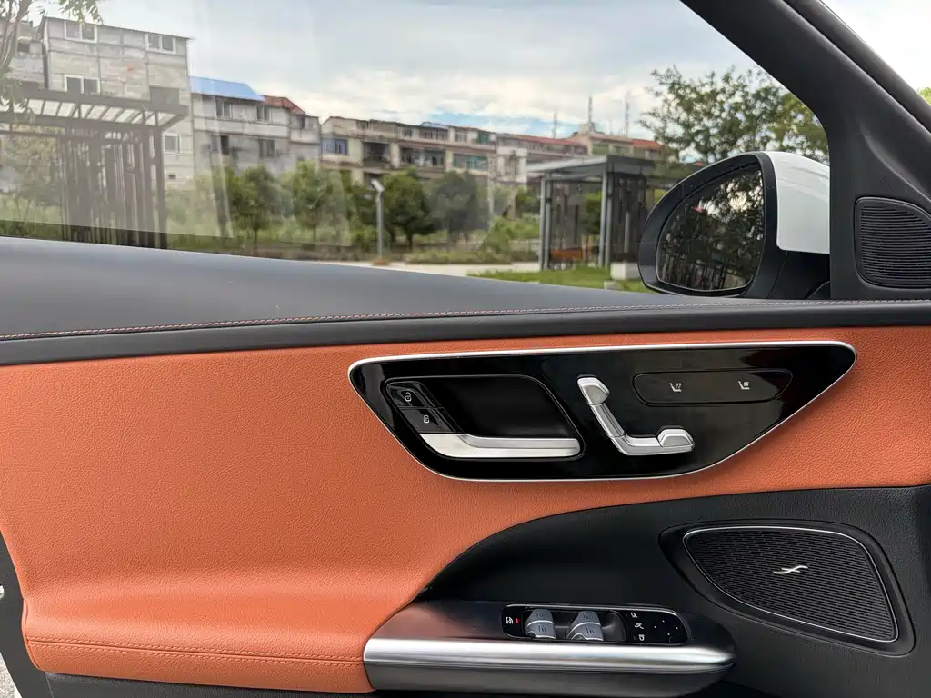 Mercedes-Benz C-Class — миниатюра 13