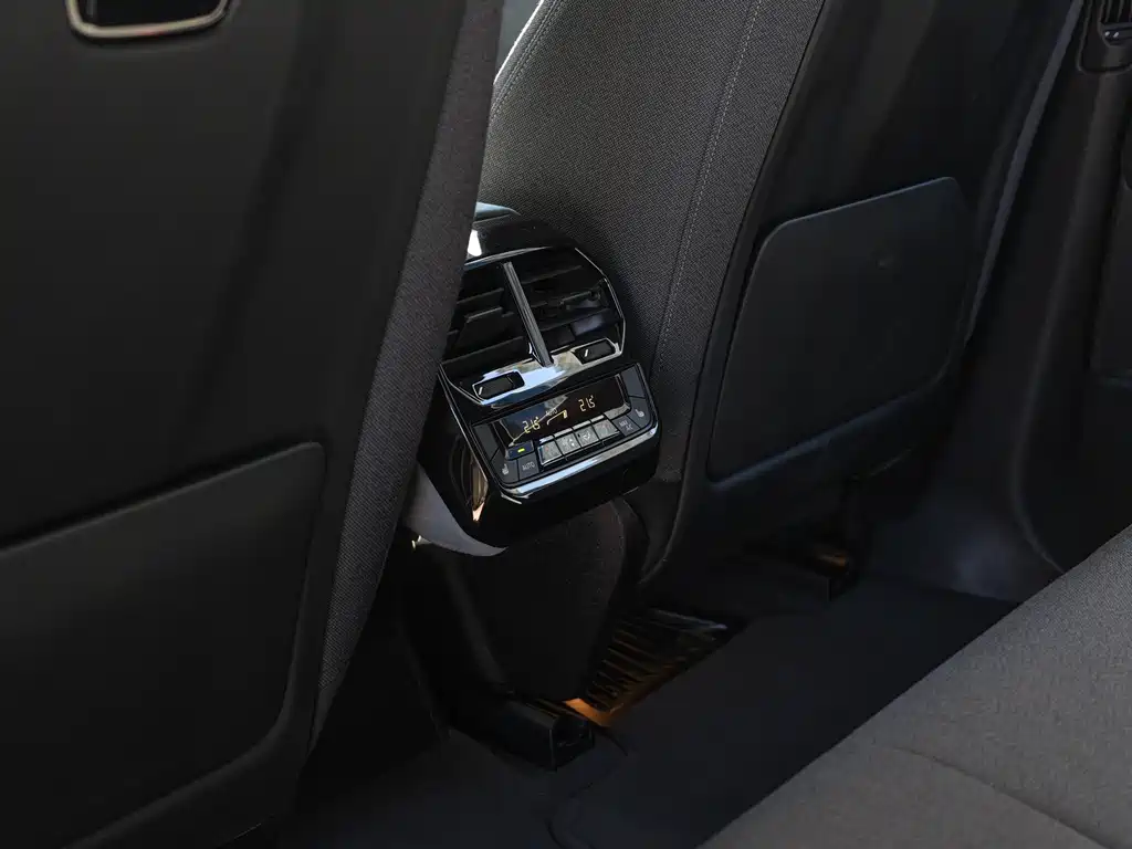 BMW iX M60 — миниатюра 16
