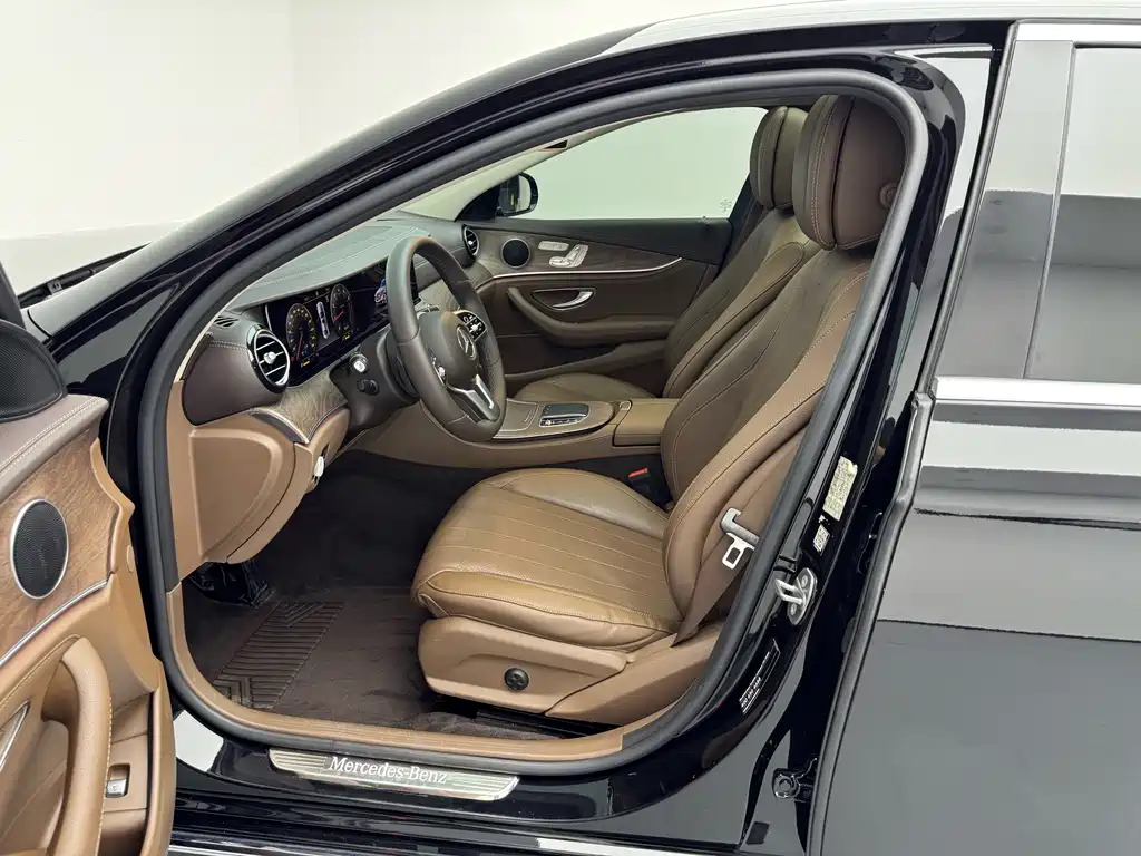 Mercedes-Benz E-Class — миниатюра 14