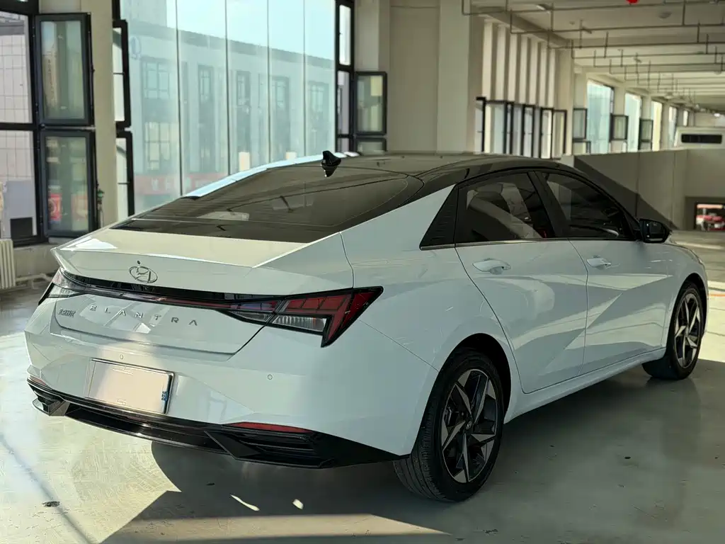 Hyundai Elantra — миниатюра 8