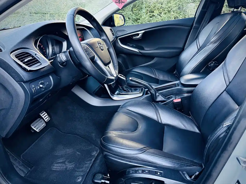 Volvo V40 — миниатюра 13