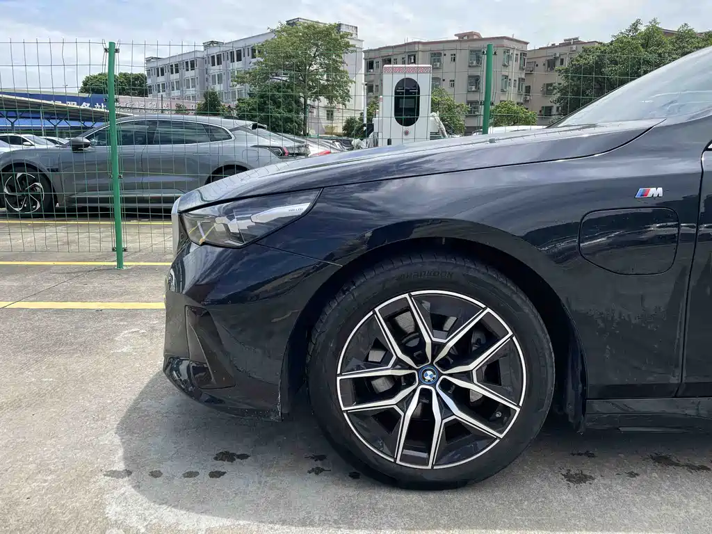 BMW i5 — миниатюра 6