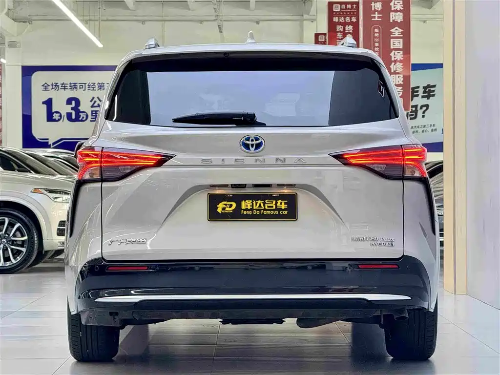Toyota Sienna — миниатюра 3