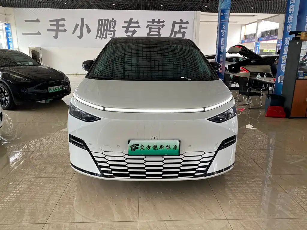 XPeng X9 2025
