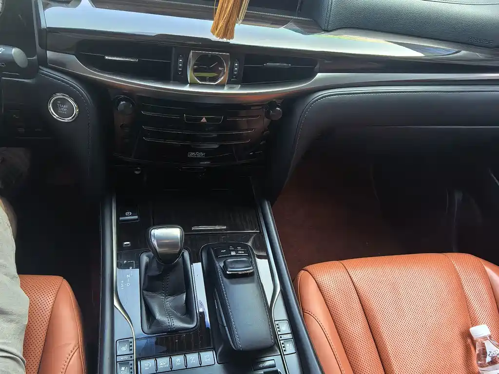 Lexus LX — миниатюра 11