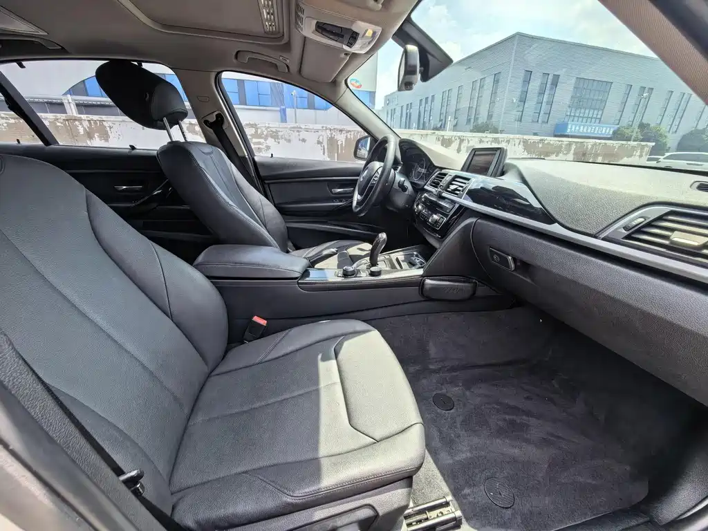 BMW 3 Series — миниатюра 9