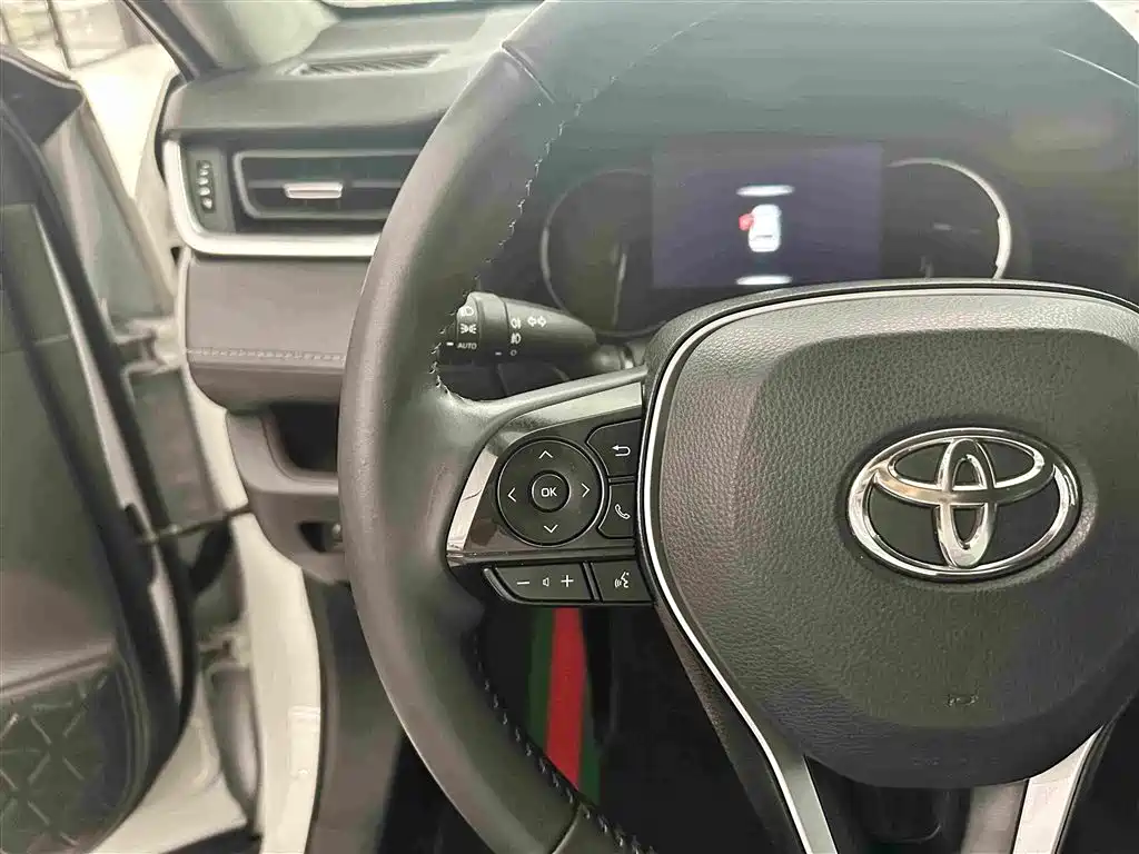 Toyota RAV4 — миниатюра 9