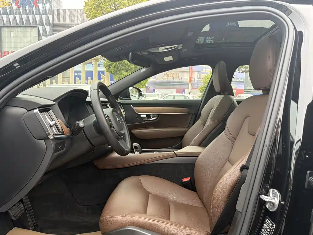 Volvo S90 — миниатюра 4