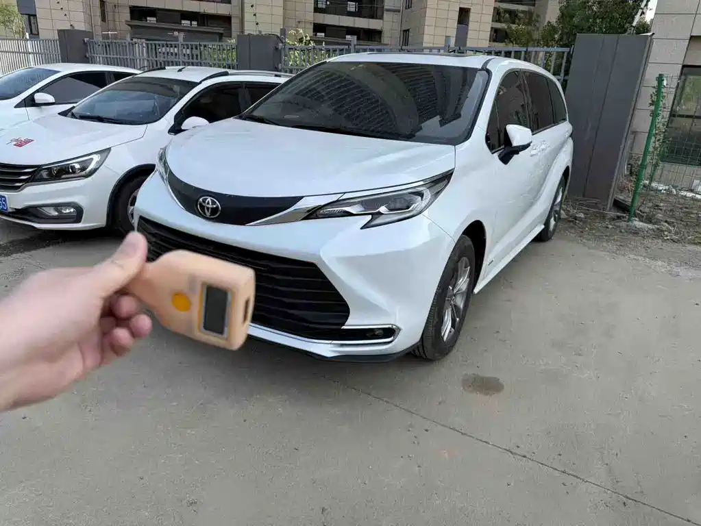 Toyota Sienna 2024