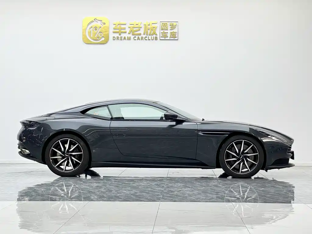 Aston Martin DB11 — миниатюра 7