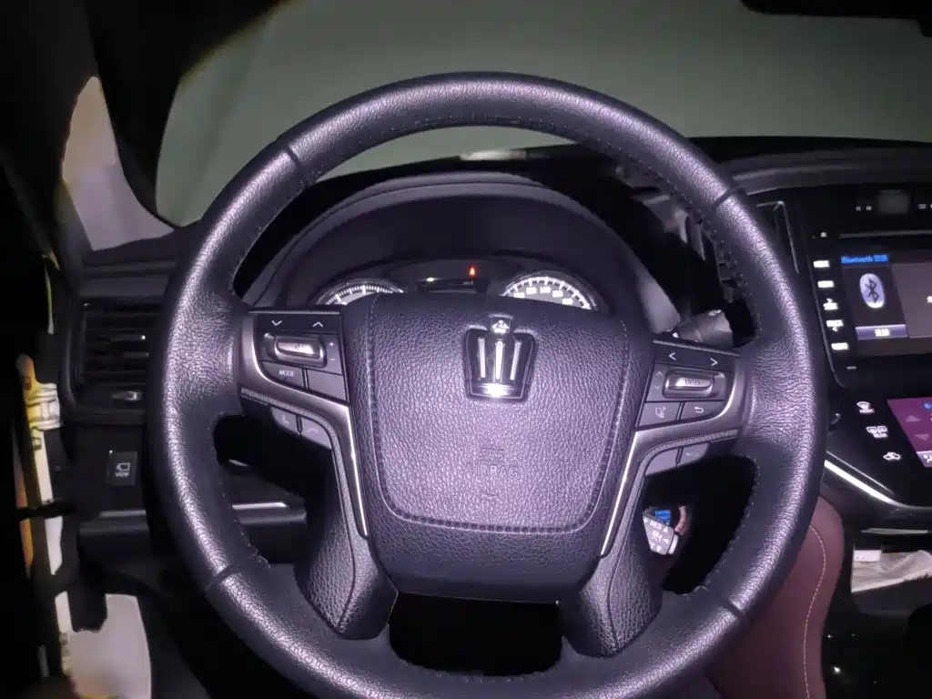 Toyota Crown — миниатюра 3