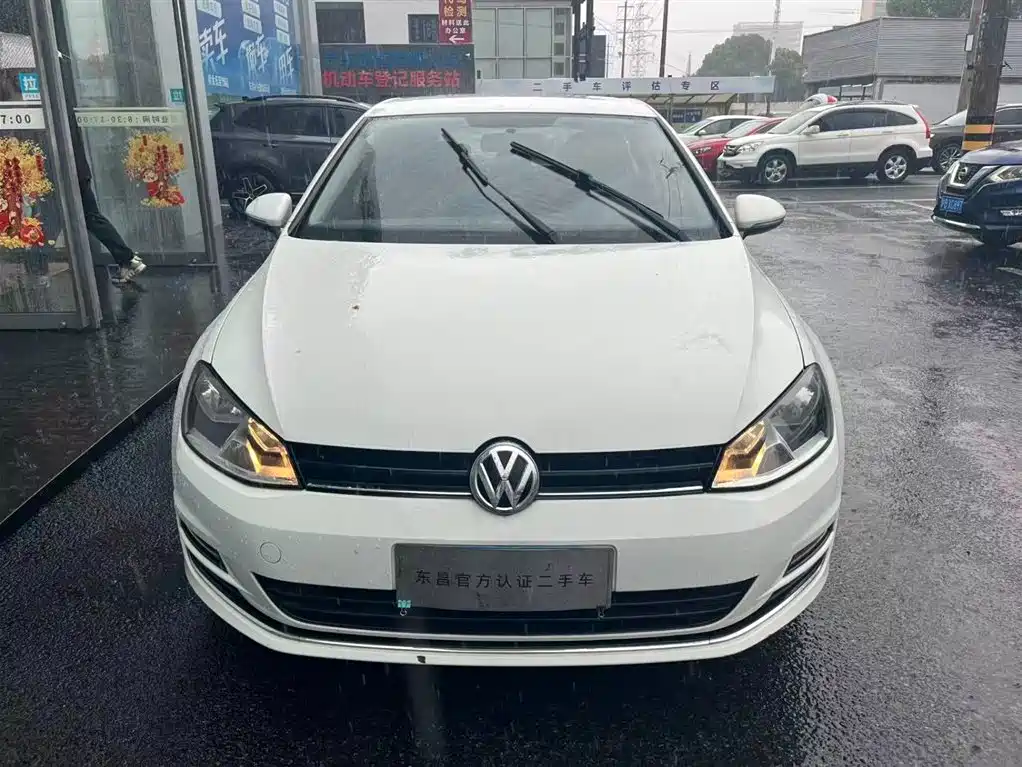 Volkswagen Golf 2016 1.6L MT Fashion