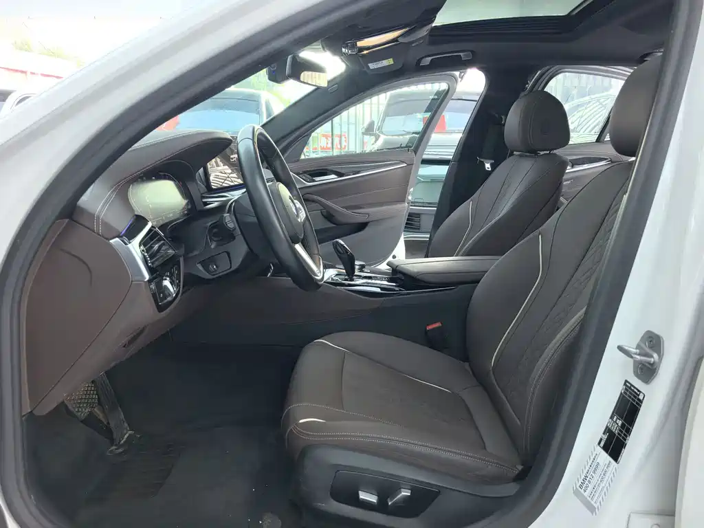 BMW 5 Series — миниатюра 5
