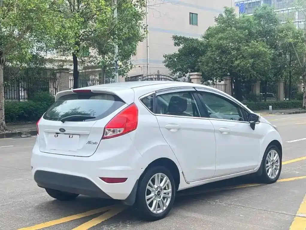 Ford Fiesta — миниатюра 7
