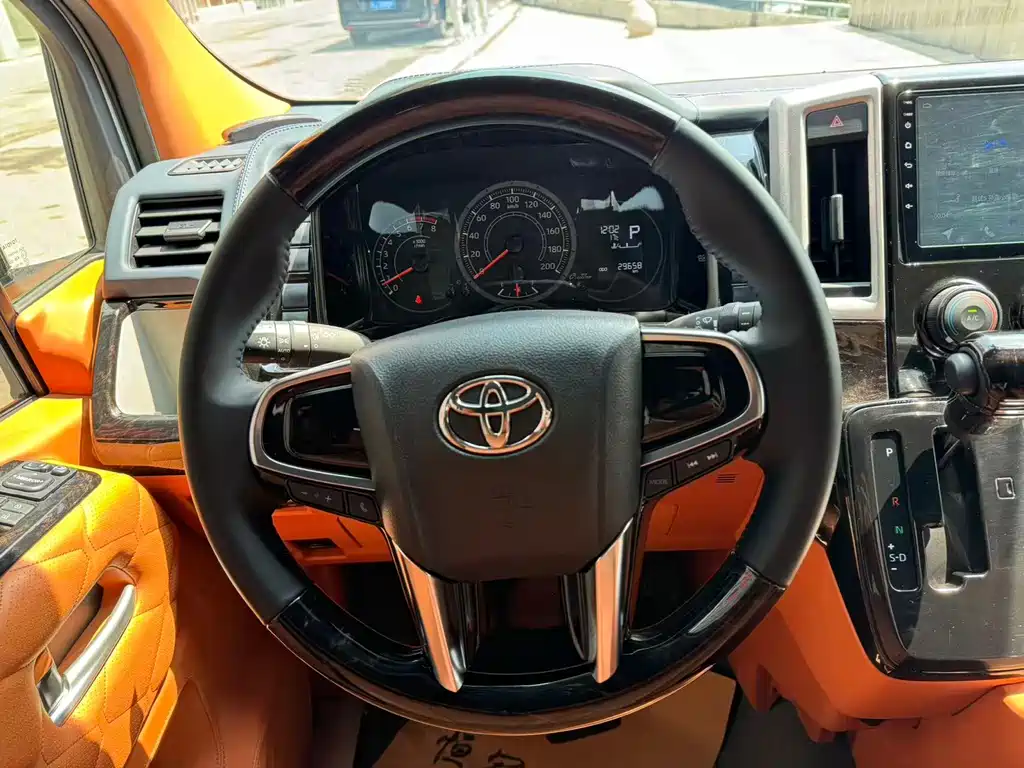 Toyota Hiace — миниатюра 17