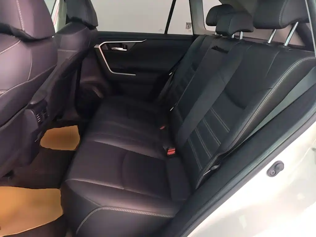 Toyota RAV4 — миниатюра 17