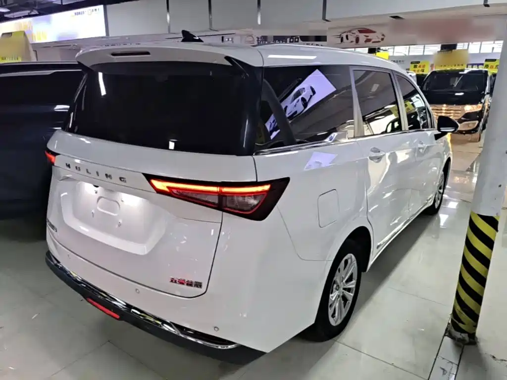 Wuling Jiachen — миниатюра 7