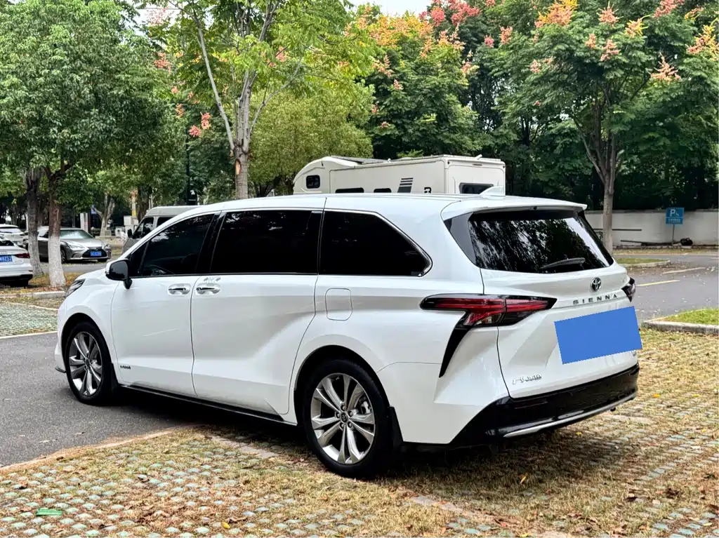 Toyota Sienna — миниатюра 5
