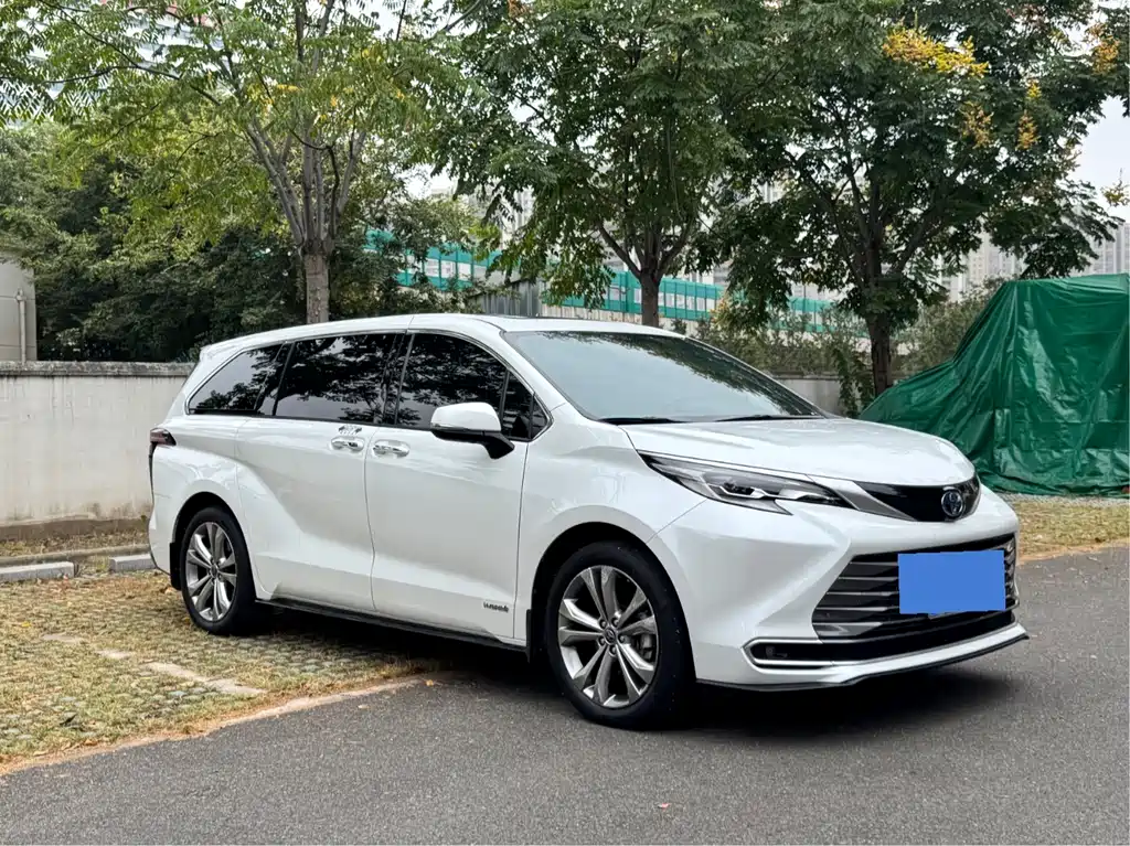 Toyota Sienna — миниатюра 3