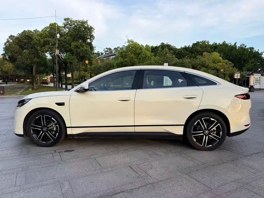 BYD Qin L — миниатюра 13