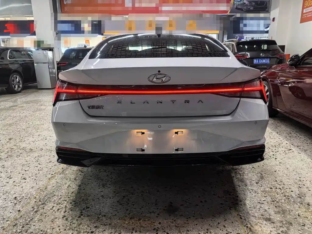 HYUNDAI ELANTRA