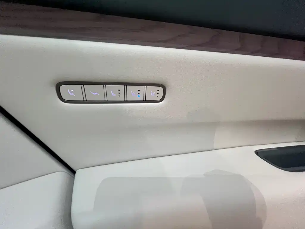 Li Auto Li L8 — миниатюра 15