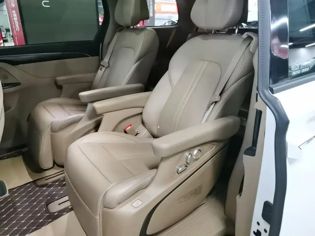 Buick GL8 — миниатюра 17