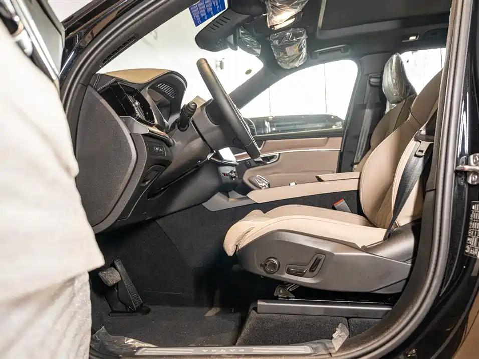 Volvo XC90 2025 T8 Luxury 7 мест