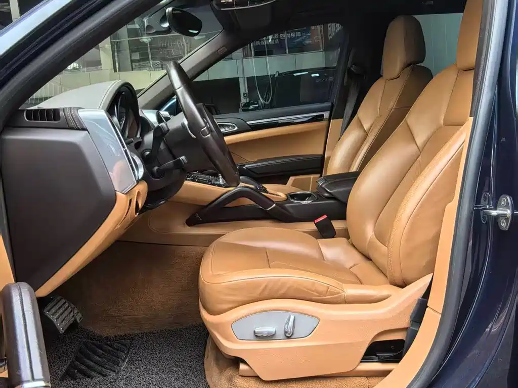 Porsche Cayenne — миниатюра 7