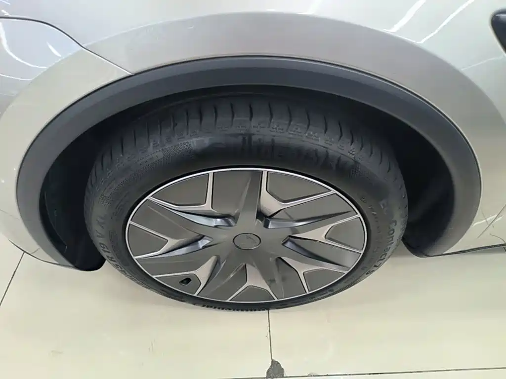 Tesla Model Y L — миниатюра 23
