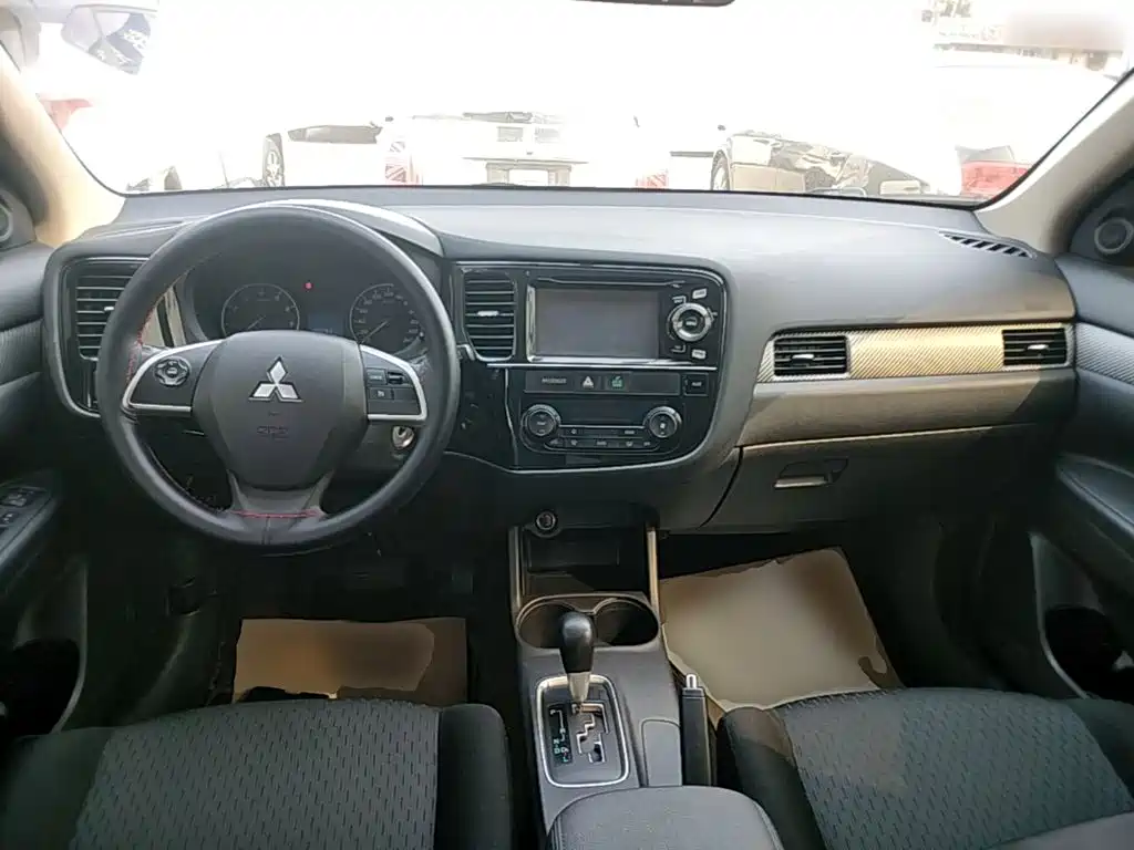 Mitsubishi Outlander (Import) — миниатюра 10