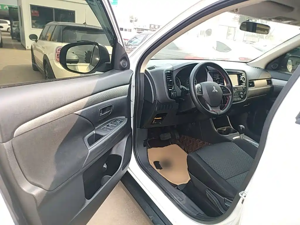 Mitsubishi Outlander (Import) — миниатюра 16