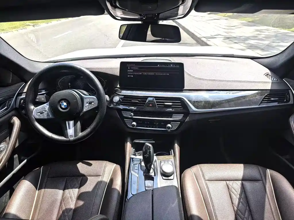 BMW 5 Series — миниатюра 8