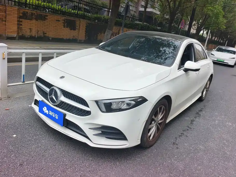 奔驰A级 2022款 改款 A 200 L 运动轿车时尚型 2022