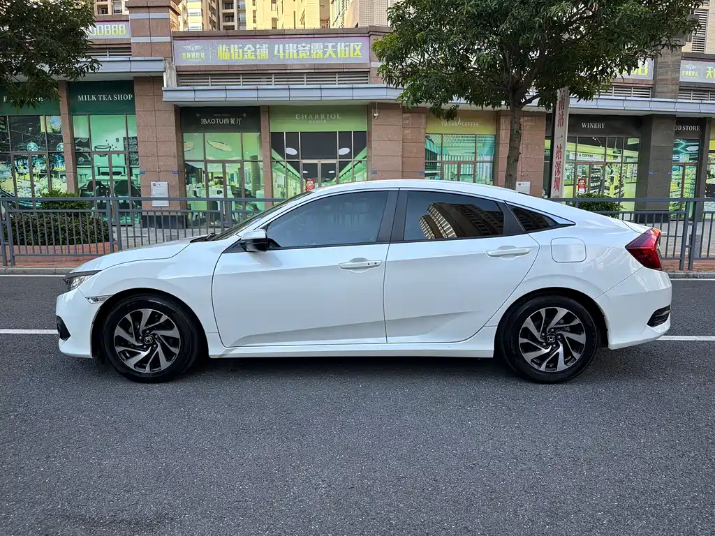 Honda Civic 2016 220TURBO CVT Luxury