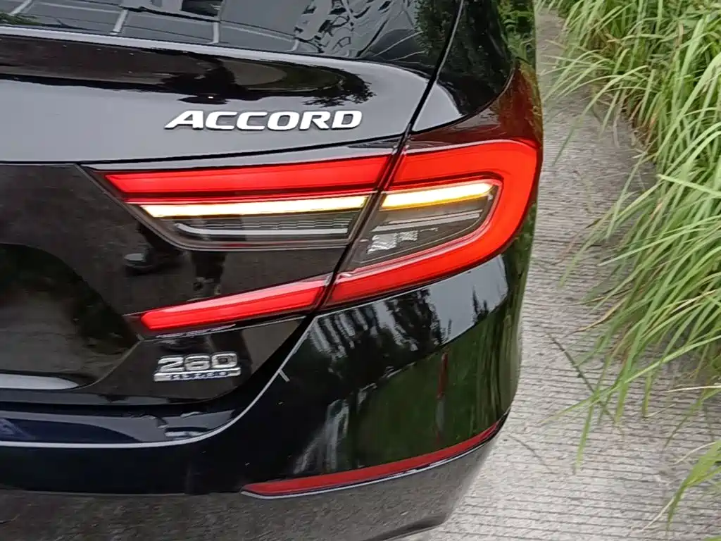 Honda Accord — миниатюра 8