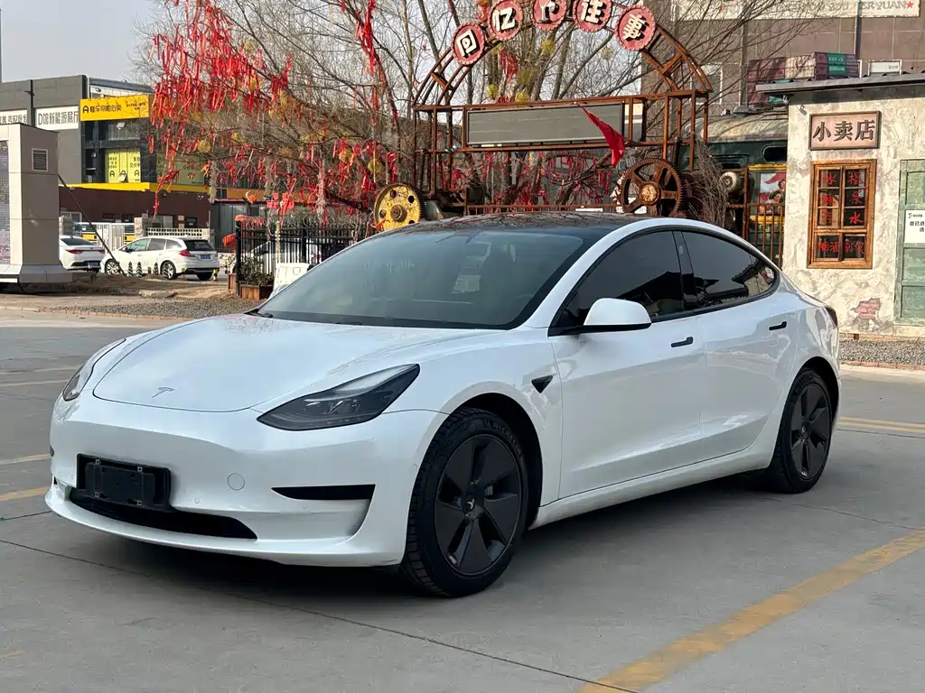 TESLA MODEL 3