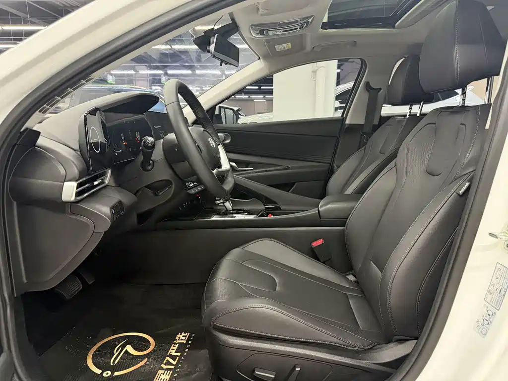 Hyundai Elantra — миниатюра 14