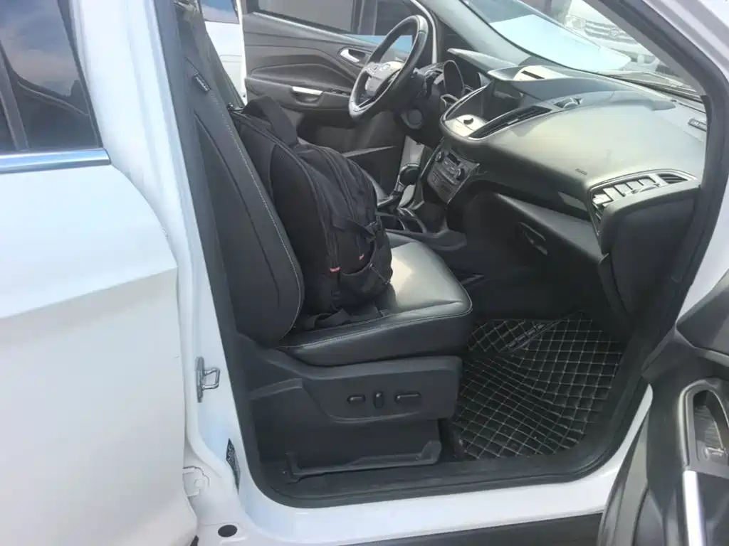 Ford Kuga — миниатюра 25