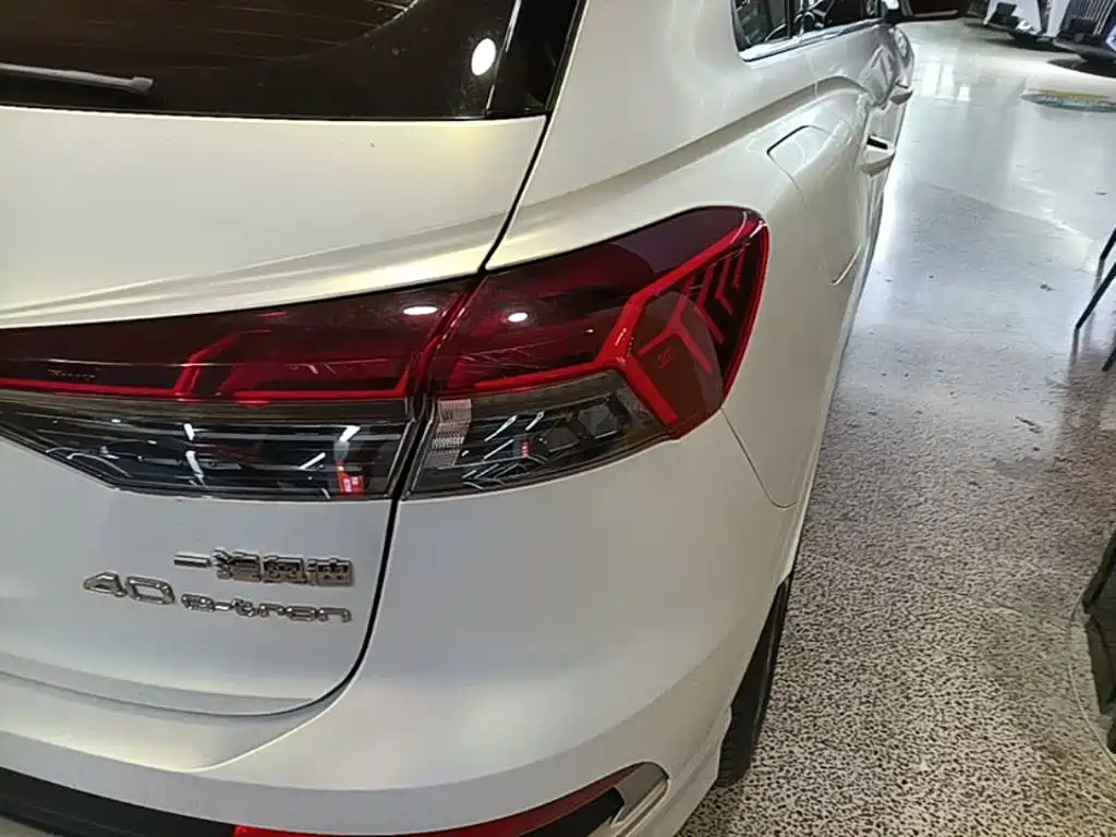 Audi Q4 e-tron — миниатюра 8